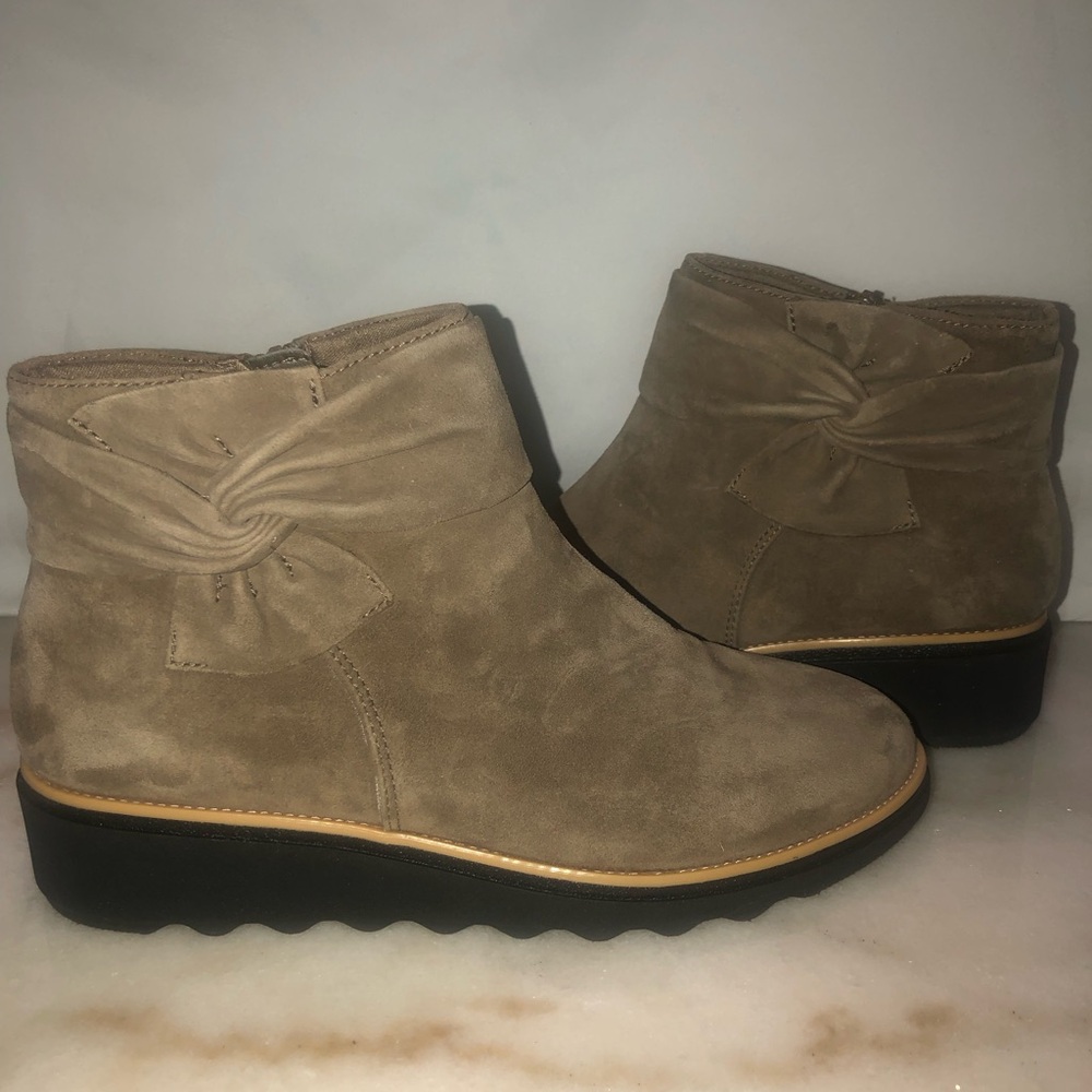 Elegant Suede Ankle Booties in Taupe